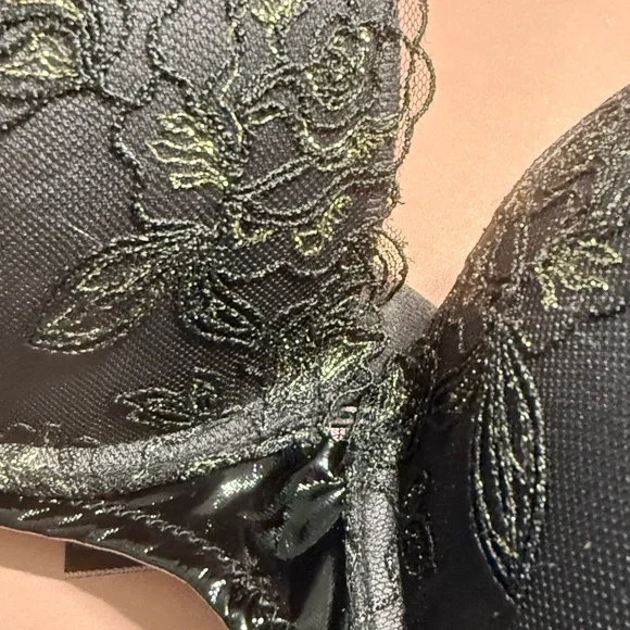 Victoria’s Secret Black Embroidered Underwire Bra - NEW - Picture 3 of 4